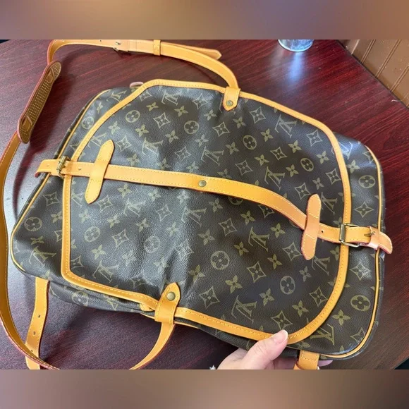 Louis Vuitton Saumur 30 in Monogramπ§‘ - Picture 10 of 17